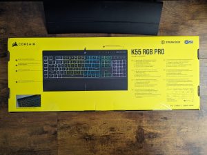 Verpackung der Corsair K55 RGB PRO Gaming-Tastatur, Rückseite