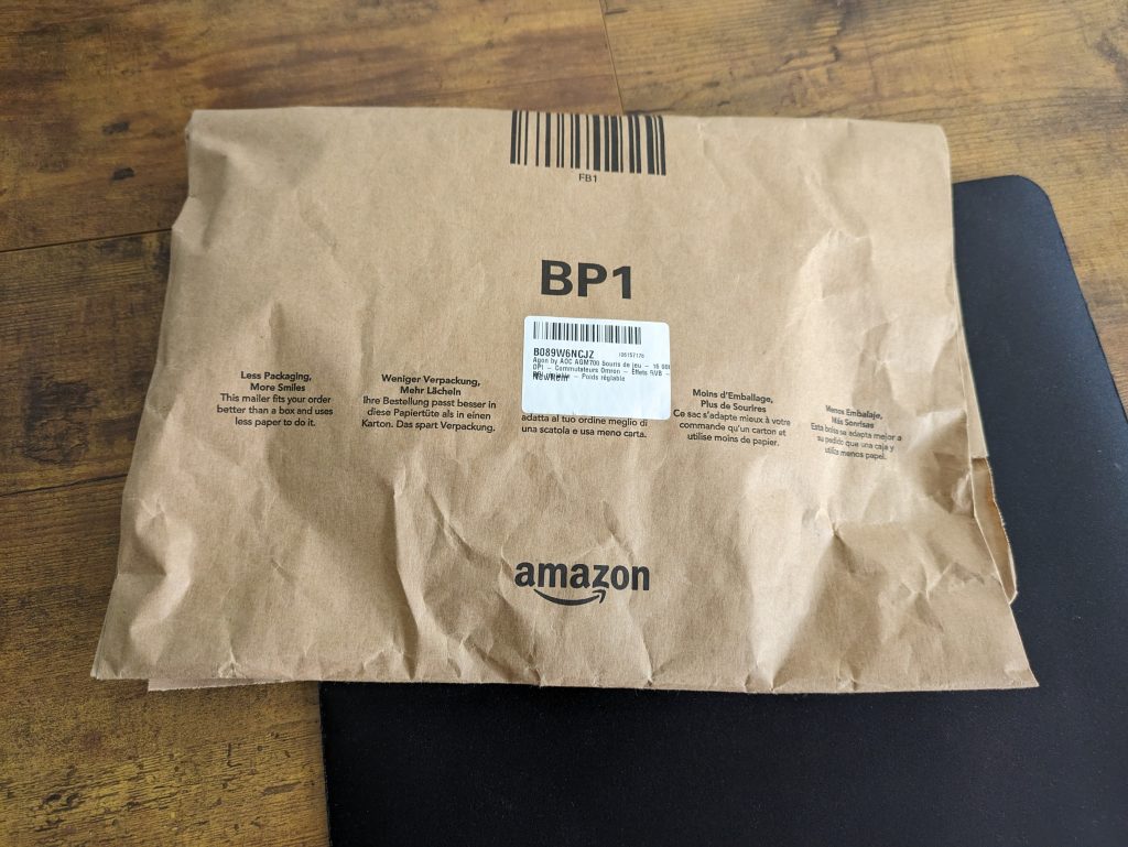 Verpackung der AOC Agon AGM700 Gaming-Maus von oben