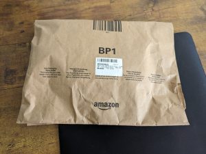 Verpackung der AOC Agon AGM700 Gaming-Maus von oben