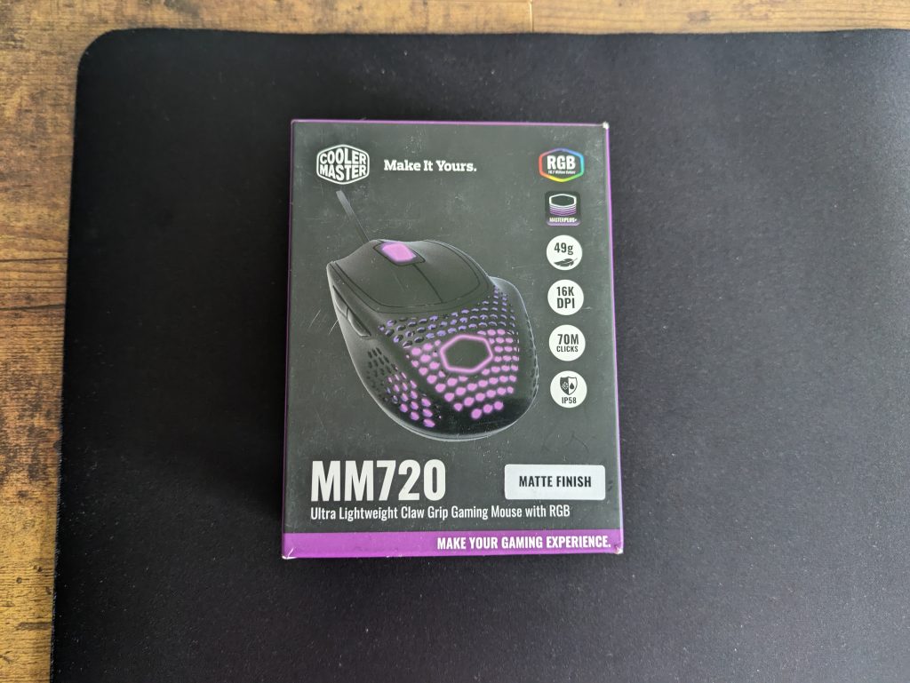 Verpackung der Cooler Master MM720 Gaming-Maus von vorne