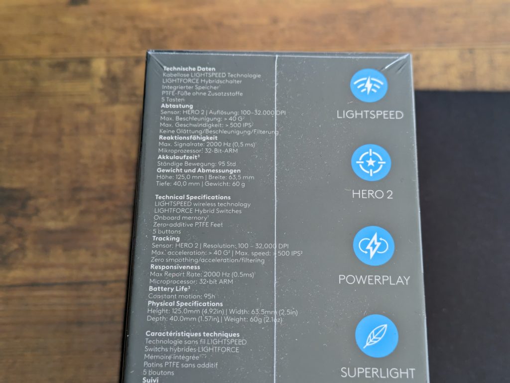 Verpackung der Logitech G PRO X Superlight 2 Gaming-Maus von der Seite in der Nahansicht