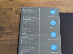 Verpackung der Logitech G PRO X Superlight 2 Gaming-Maus von der Seite in der Nahansicht