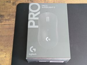 Verpackung der Logitech G PRO X Superlight 2 Gaming-Maus von vorne