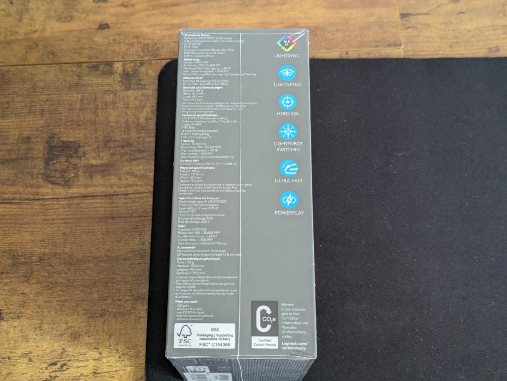 Verpackung der Logitech G502 X PLUS Gaming-Maus von der Seite