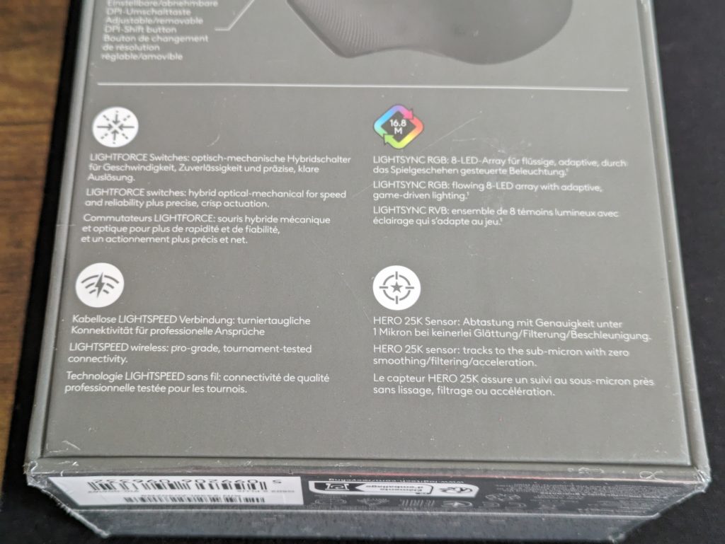 Verpackung der Logitech G502 X PLUS Gaming-Maus von hinten in der ersten Nahansicht