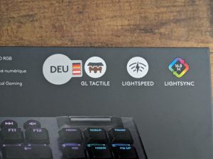 Verpackung der Logitech G915 LIGHTSPEED TKL Gaming-Tastatur in der Nahansicht