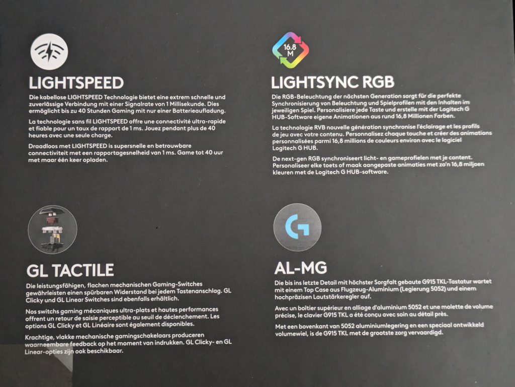 Verpackung der Logitech G915 LIGHTSPEED TKL Gaming-Tastatur von hinten in der Nahansicht