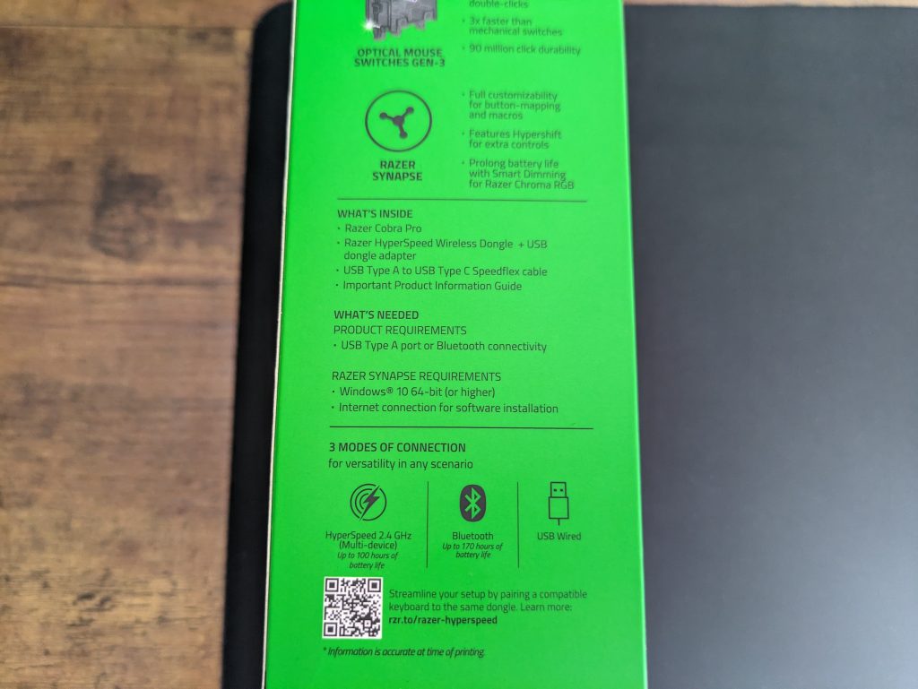 Verpackung der Razer Cobra Pro Gaming-Maus von der Seite in der zweiten Nahansicht