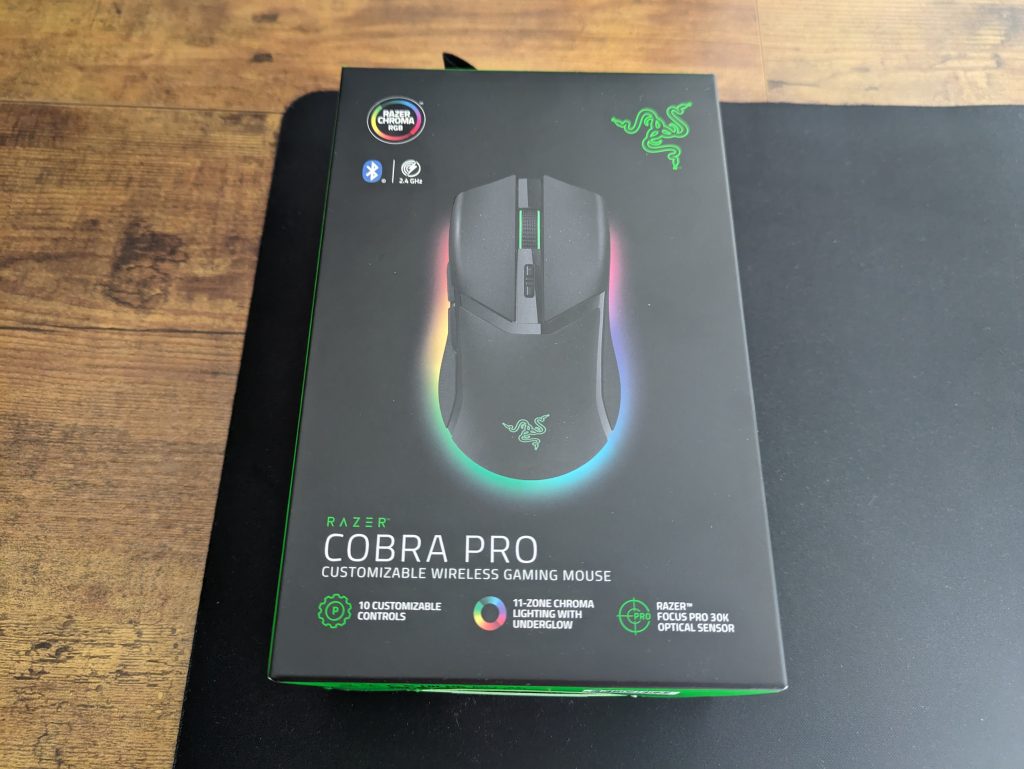 Verpackung der Razer Cobra Pro Gaming-Maus von vorne