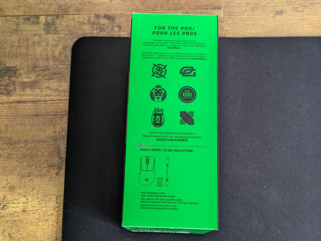 Verpackung der Razer Deathadder V3 Pro Gaming-Maus von der Seite