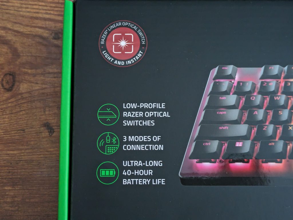 Verpackung der Razer Deathstalker V2 Pro Gaming-Tastatur in der Nahansicht