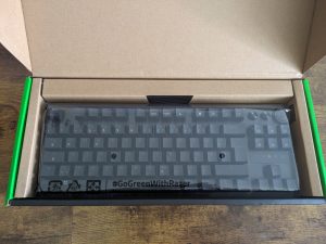 Verpackung der Razer Huntsman V3 Pro Tenkeyless Gaming-Tastatur geöffnet