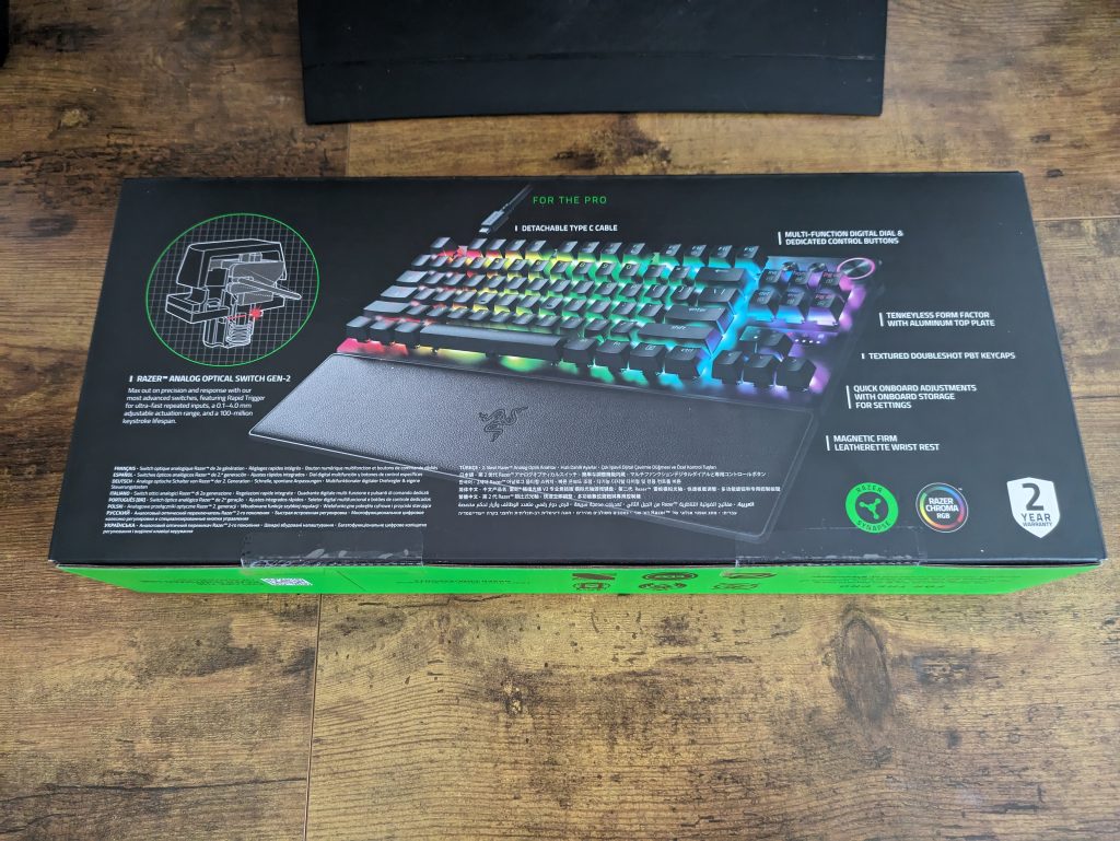 Verpackung der Razer Huntsman V3 Pro Tenkeyless Gaming-Tastatur von hinten