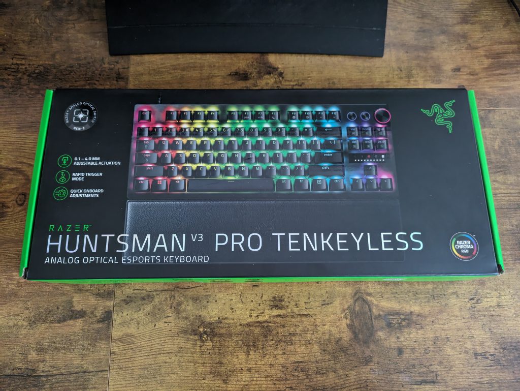 Verpackung der Razer Huntsman V3 Pro Tenkeyless Gaming-Tastatur von vorne