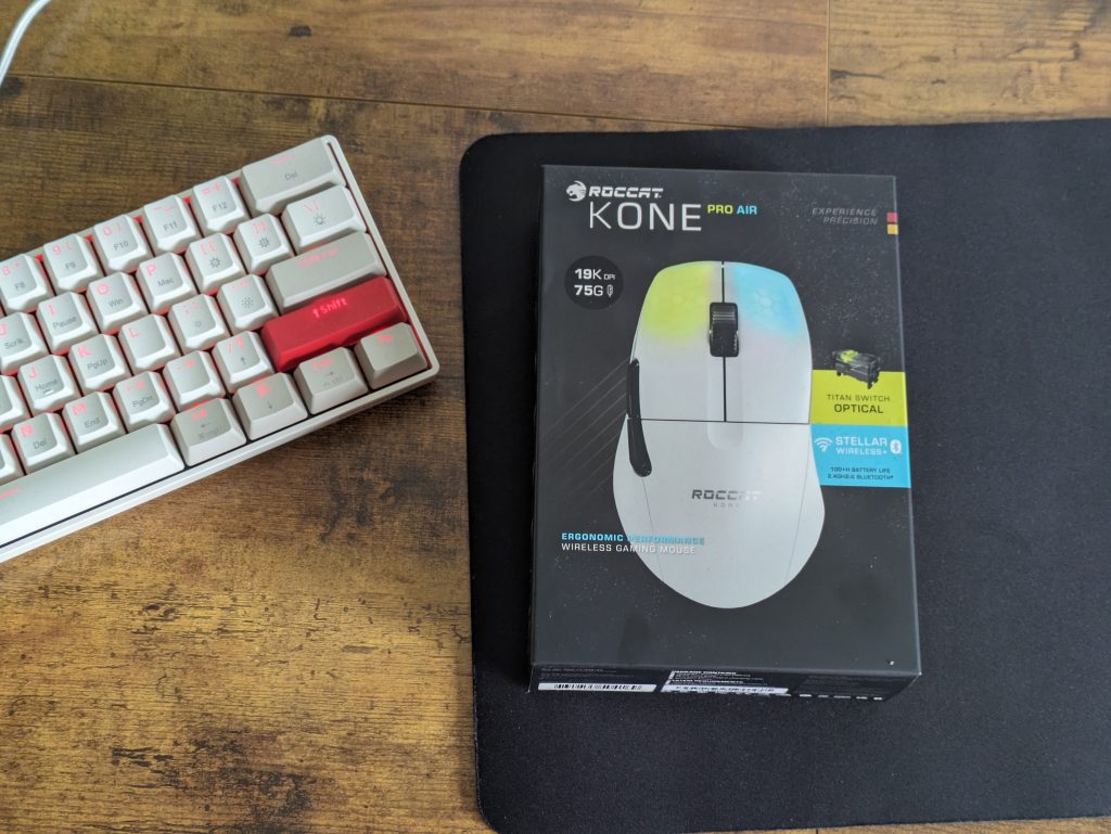 Verpackung der Roccat Kone Pro Air Gaming-Maus von vorne