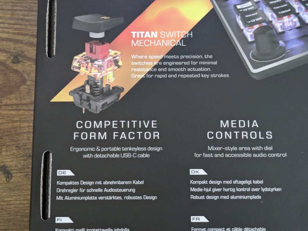Verpackung der Roccat Vulcan TKL Gaming-Tastatur von hinten in der Nahansicht