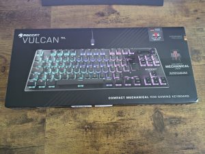 Verpackung der Roccat Vulcan TKL Gaming-Tastatur von vorne