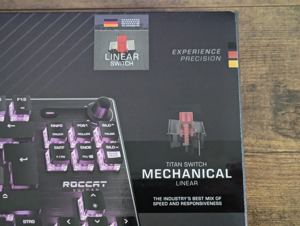 Verpackung der Roccat Vulcan TKL Gaming-Tastatur von vorne in der Nahansicht