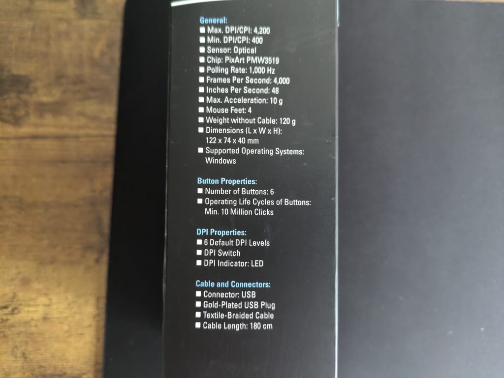 Verpackung der Sharkoon Shark Force II Gaming-Maus von der Seite in der Nahansicht