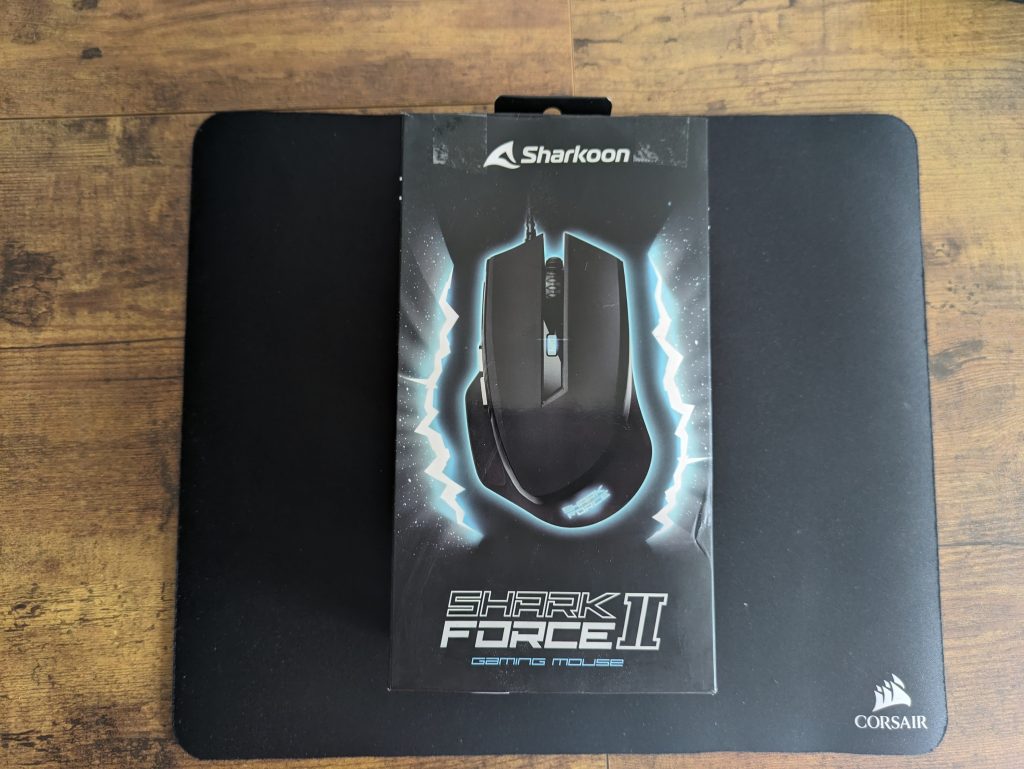 Verpackung der Sharkoon Shark Force II Gaming-Maus von vorne