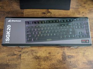 Verpackung der Sharkoon Skiller SGK20 Gaming-Tastatur von vorne