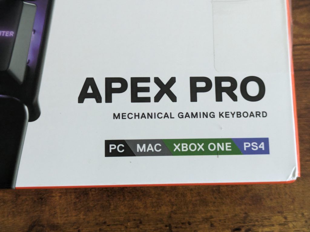 Verpackung der SteelSeries Apex Pro HyperMagnetic Gaming-Tastatur in der Nahansicht