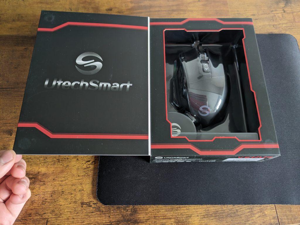 Verpackung der UtechSmart Venus Gaming-Maus geöffnet