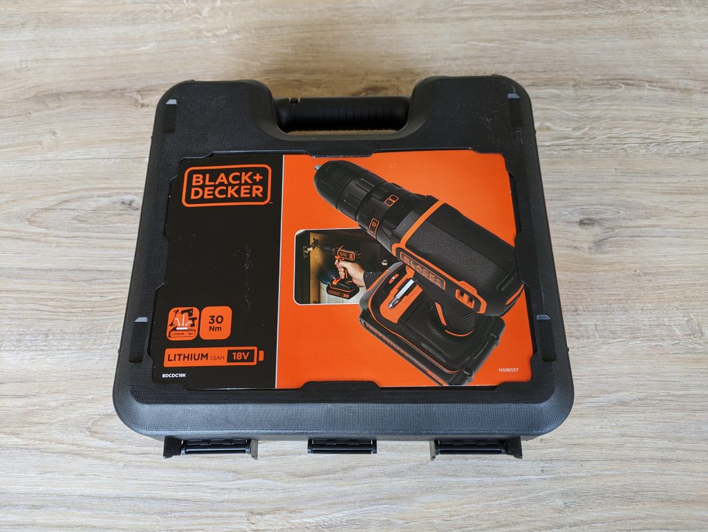 Verpackung des Black+Decker ‎BDCDC18 Akku-Bohrschrauber von vorne