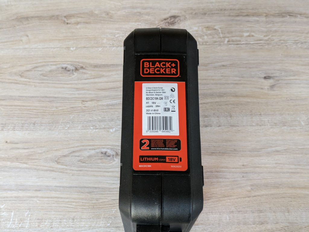 Verpackung des Black+Decker ‎BDCDC18 Akku-Bohrschraubers von der Seite