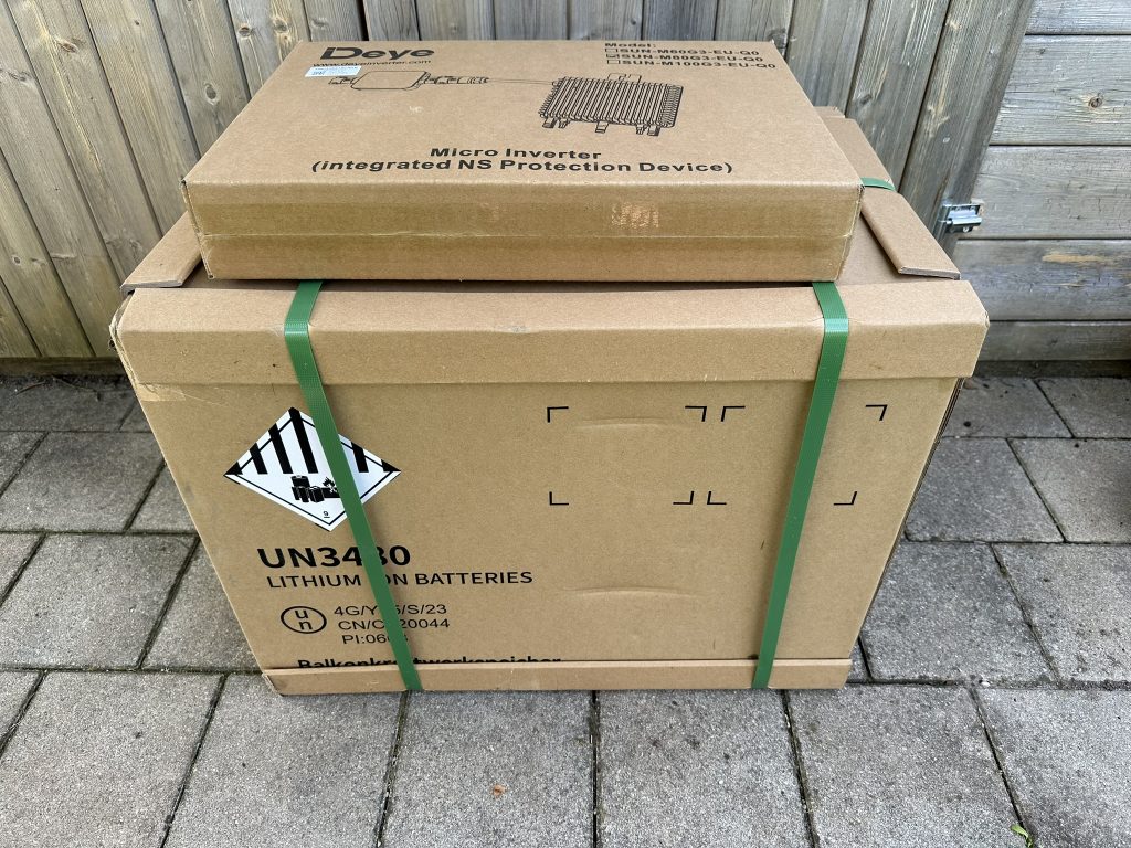 Verpackung des Sunlit 800 Watt Easy Switch Balkonkraftwerk-Sets inklusive Speicher 2150 kW