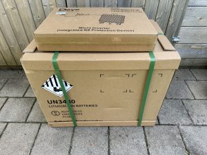 Verpackung des Sunlit 800 Watt Easy Switch Balkonkraftwerk-Sets inklusive Speicher 2150 kW