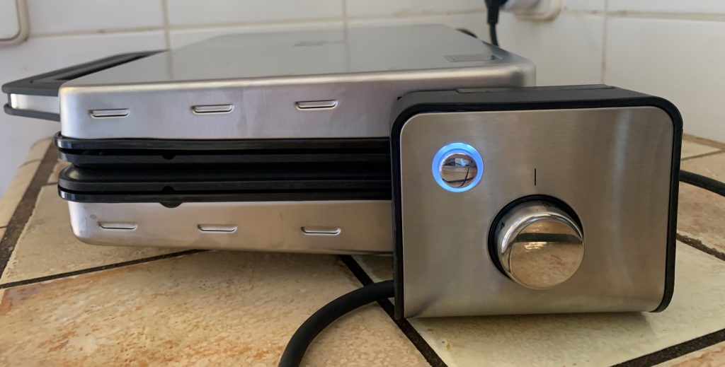 WMF Lono Kontaktgrill Leuchtring beim Betrieb