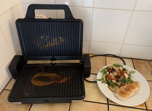 WMF Lono Kontaktgrill nach dem Grillen von Hähnchenfilet