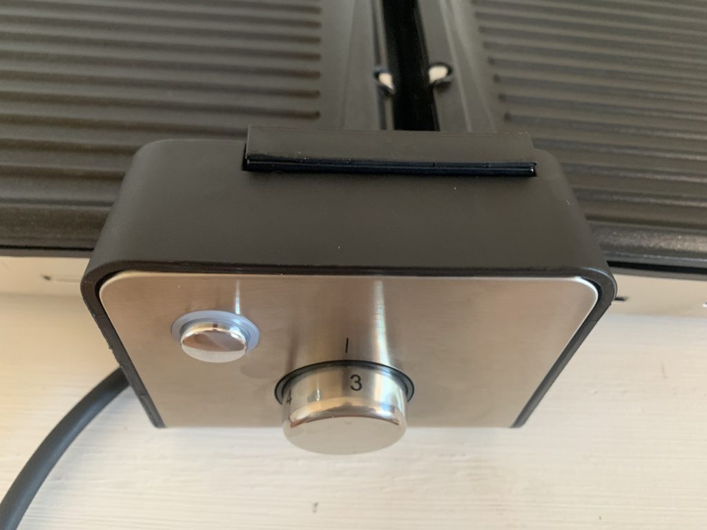 WMF Lono Kontaktgrill von unten mit Kabelaufwicklung Nahaufnahme Temperaturregelung