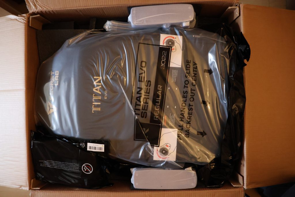 SecretLab Titan Evo Bürostuhl verpackt