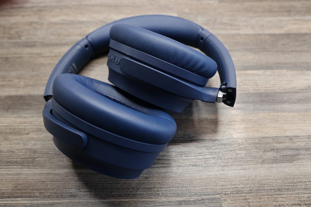 Edifier WH700NB Noise-Cancelling-Kopfhörer gefaltet