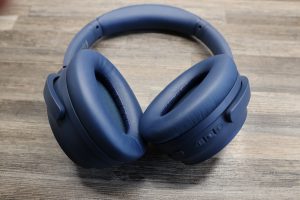 Edifier WH700NB Noise-Cancelling-Kopfhörer auseinander