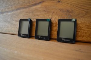 Daquas HM1 Thermo-Hygrometer Frontansicht Dreier-Set mit Schutzfolie