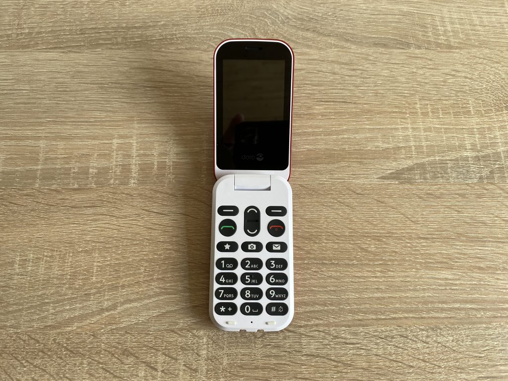 Doro 6040 Seniorenhandy aufgeklappt 1
