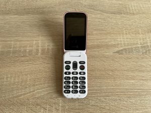 Doro 6040 Seniorenhandy aufgeklappt 1
