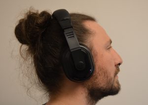 Hama Thomson TV Over-Ear-Kopfhörer aufgesetzt Seitenansicht