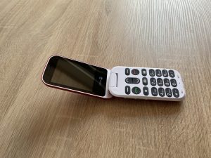 Doro 6040 Seniorenhandy aufgeklappt 2