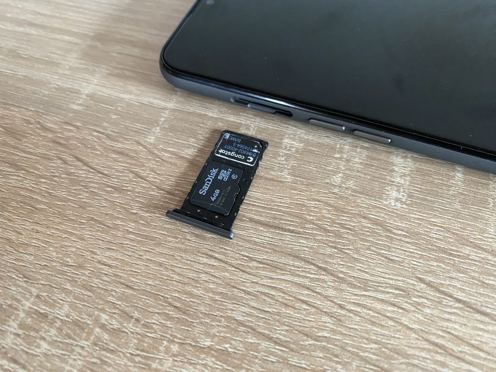 Doro 8100 4G Seniorenhandy eingelegte Karten