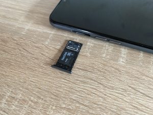 Doro 8100 4G Seniorenhandy eingelegte Karten