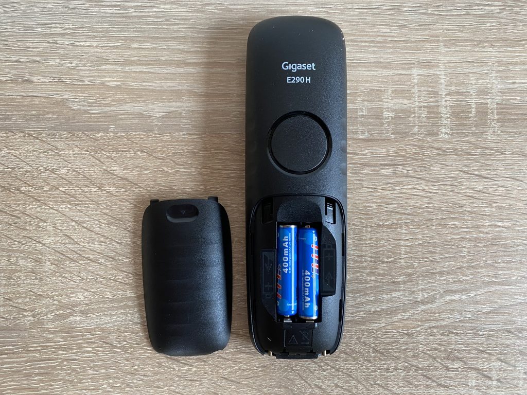 Gigaset E290 Seniorenhandy eingelegte Batterien