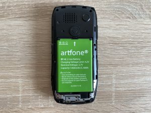 Artfone C1+ Seniorenhandy eingelegter Akku