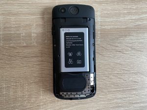 Panasonic KX-TU110 EXB Seniorenhandy eingelegter Akku