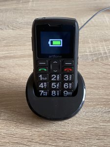 Artfone C1+ Seniorenhandy Laden in der Tischstation
