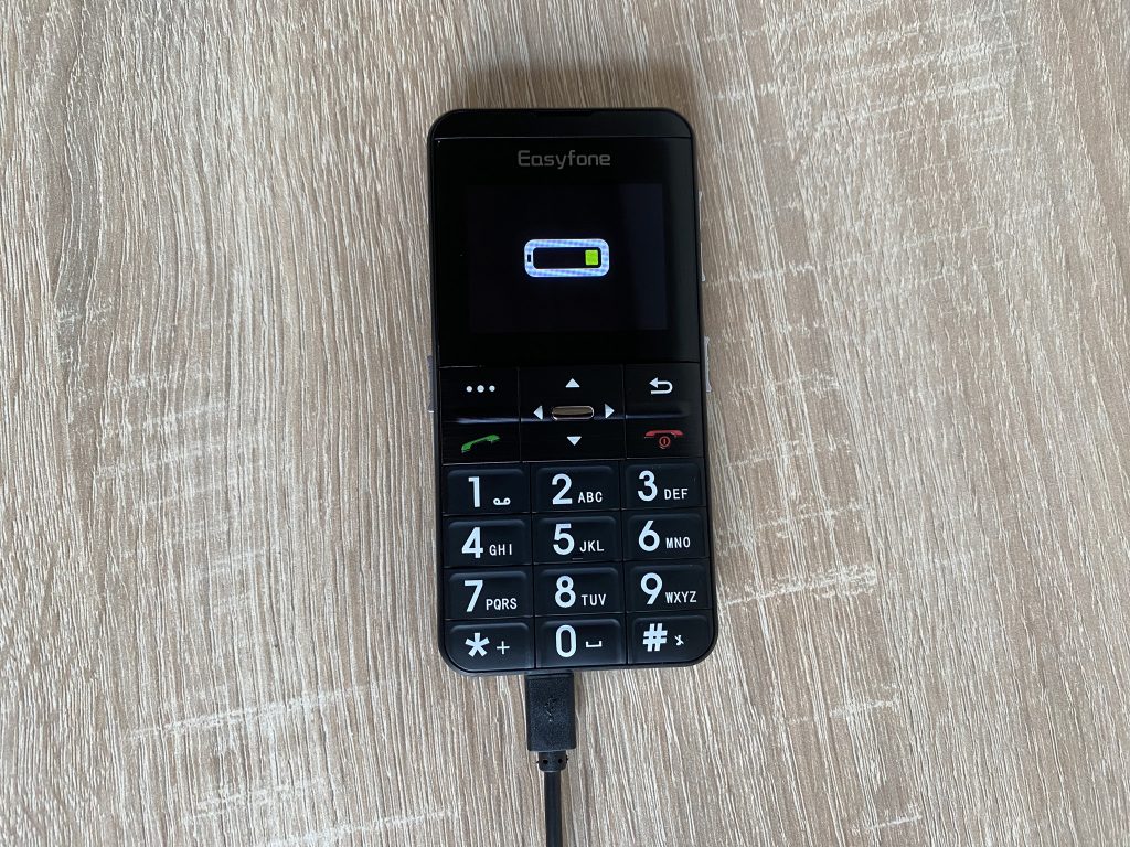 Easyfone Prime-A7 Seniorenhandy Laden am Kabel