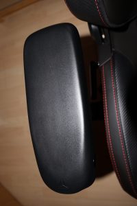 SecretLab Titan Evo Bürostuhl montierte Armlehne